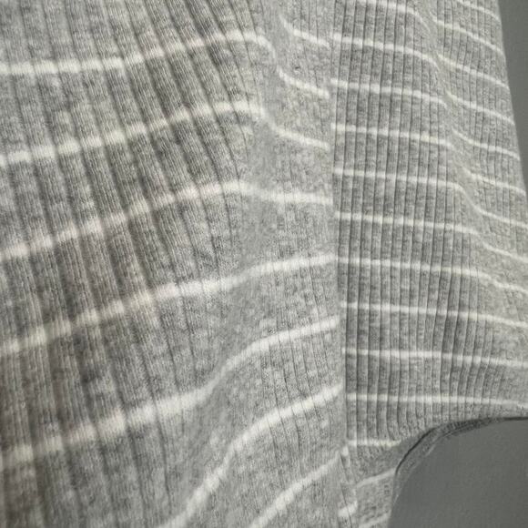 Grey and white striped express bodysuit - Picture 4 of 6